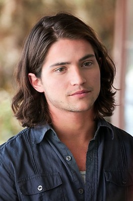 Prom Star Thomas Mcdonell To Play Young Johnny Depp In Dark
