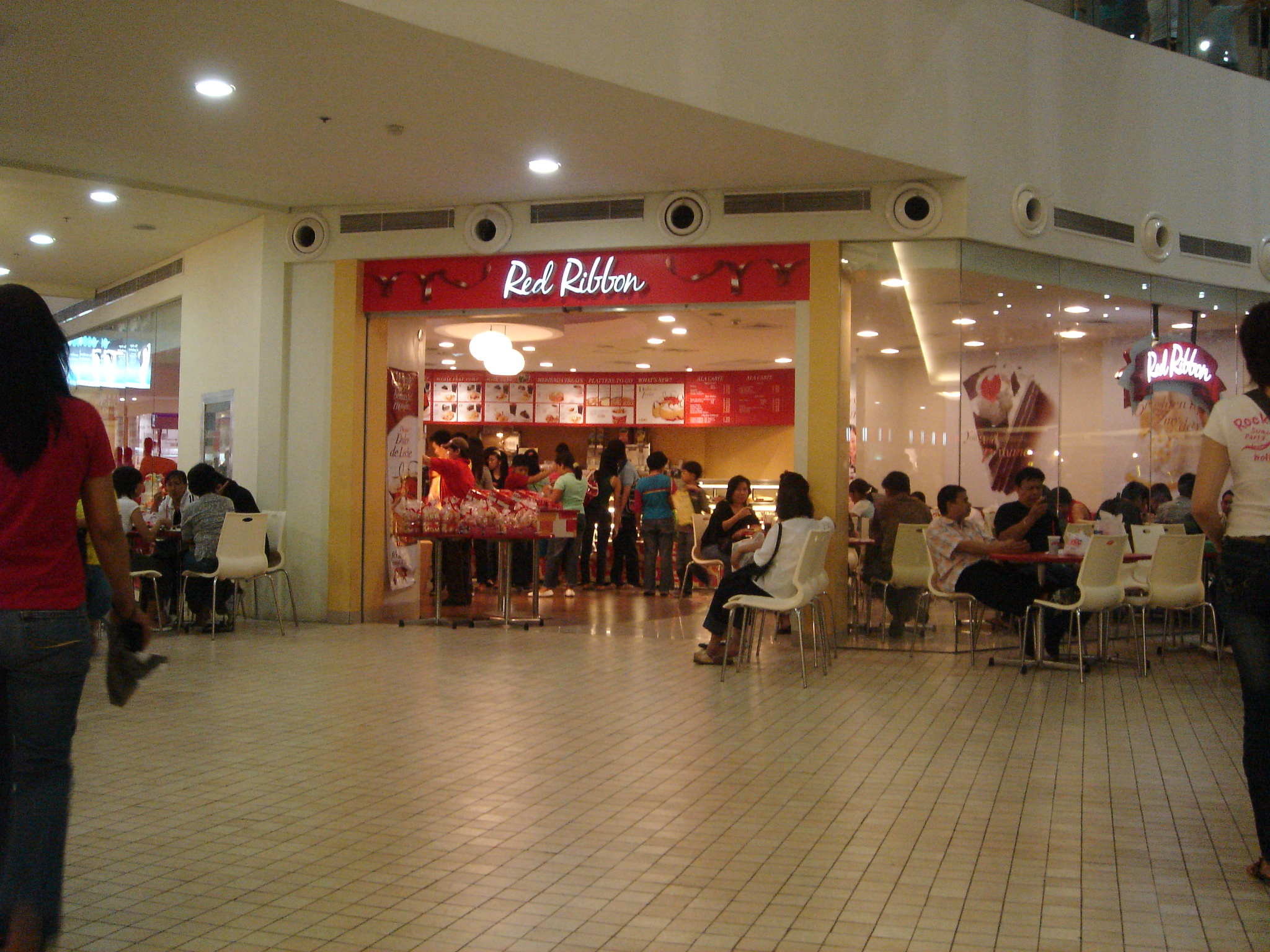 Red Ribbon (Trinoma Mall, Quezon City, Metro Manila cakes & pastries restaurant P200 P499