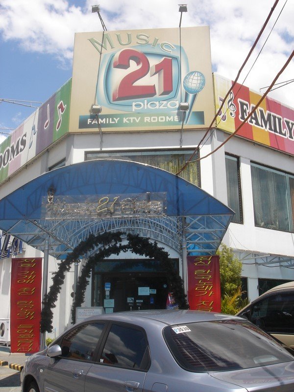 Music 21 Plaza (Timog Avenue, Quezon City, Metro Manila karaoke bar