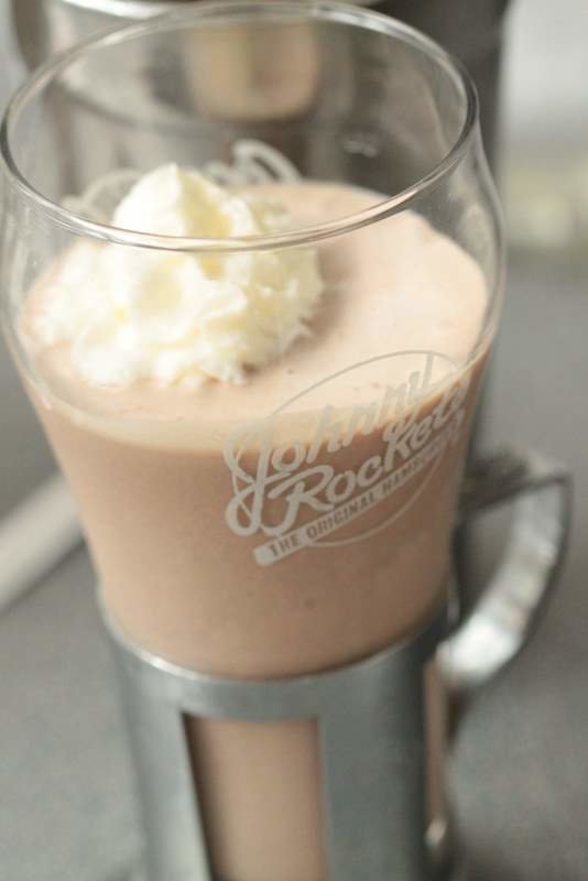 Johnny Rockets (Shangri-La Plaza) Photos | ClickTheCity Food & Drink