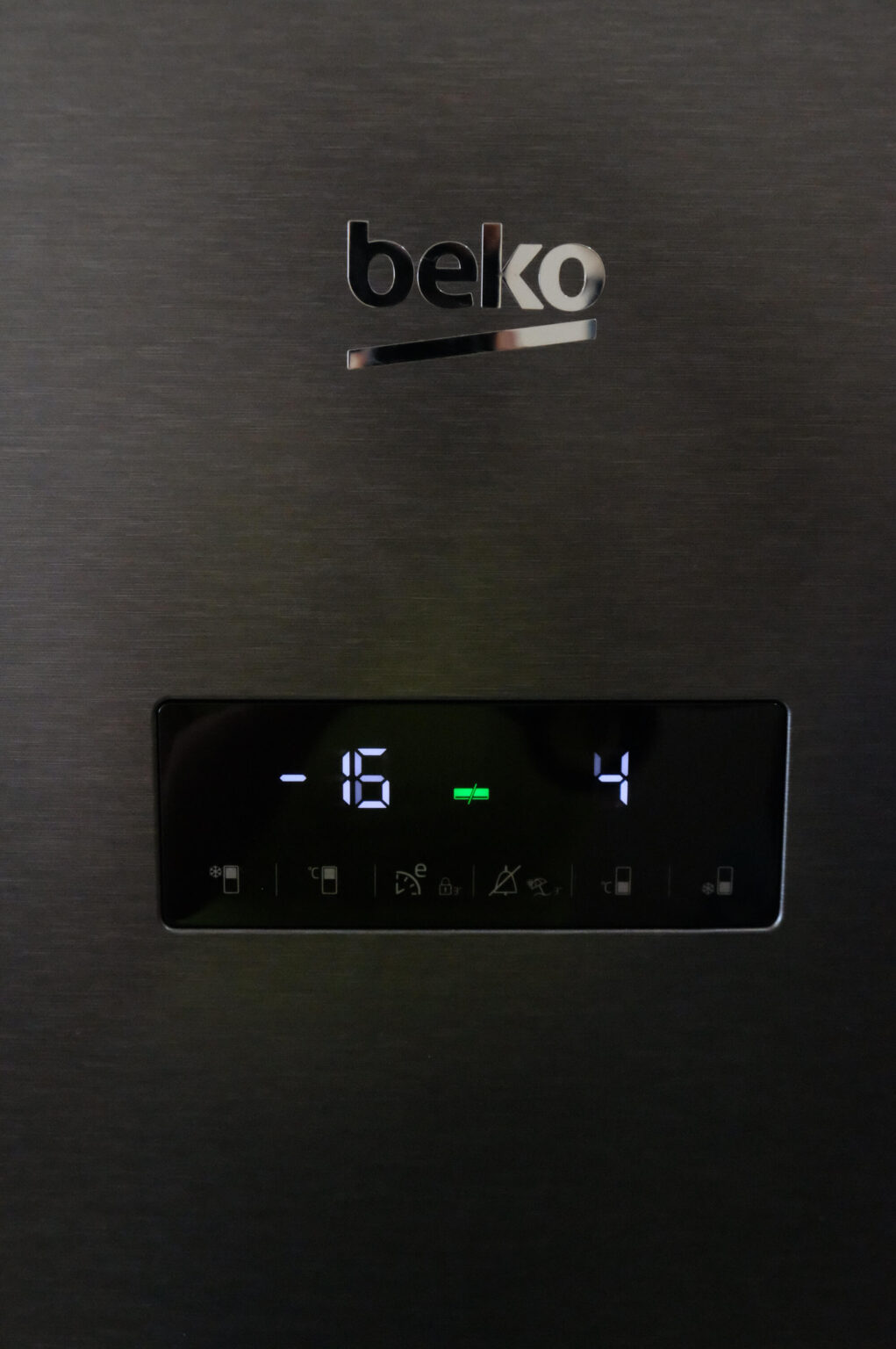 This Beko Fridge Simulates the Sun's 24Hour Cycle to Keep Your Fruits