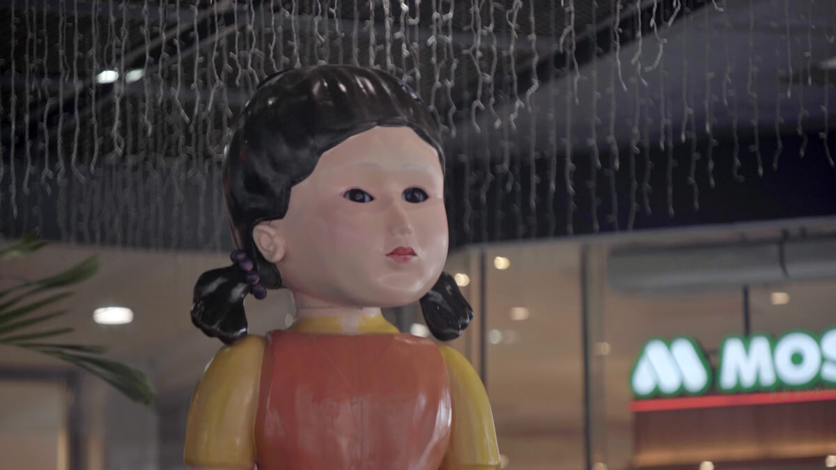 This 10-Foot-Tall 'Squid Game' Doll Watches Over Mall-Goers in Ortigas -  ClickTheCity