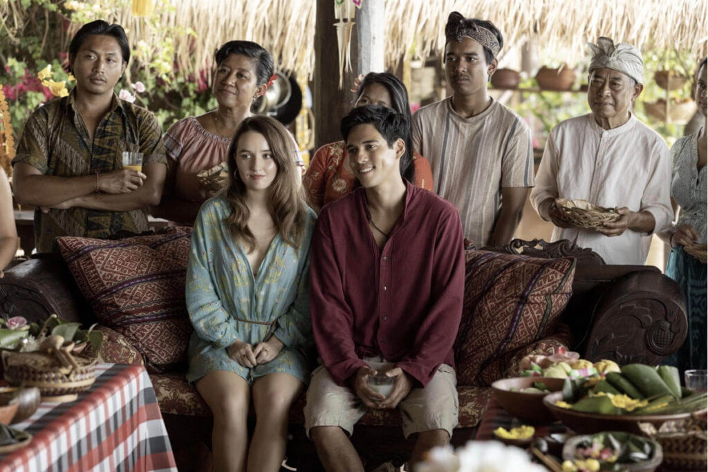 Kaitlyn Dever Maxime Bouttier in Ticket to Paradise