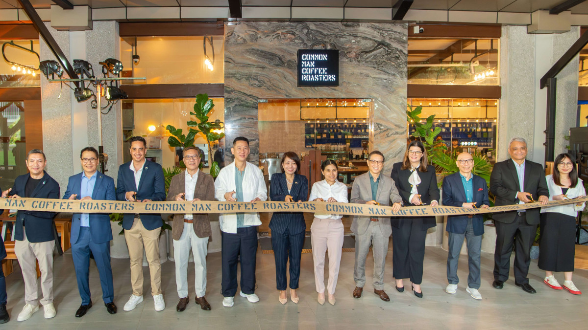 Binuksan ng Jollibee Group ang First Common Man Coffee Roasters Café sa PH