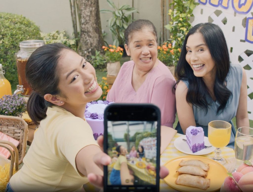 Celebrate Mom, the Ultimate Dream-Maker, with Goldilocks this Mother's Day! 18 Sweet Surprise groufie