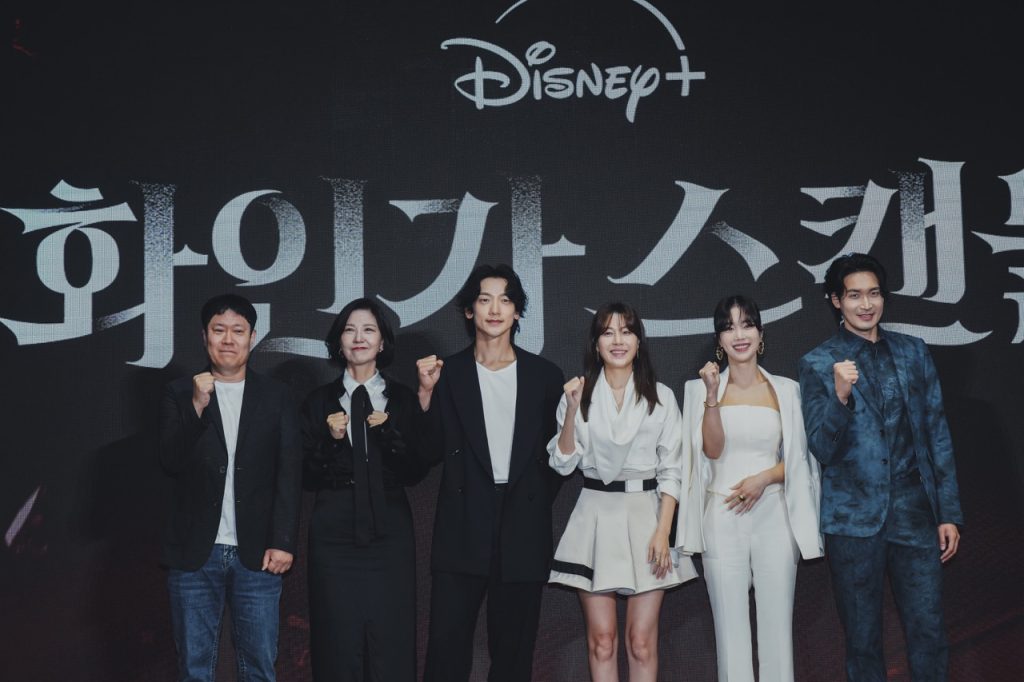 Superstars Rain and Kim Ha Neul Talk About Their New Drama ‘Red Swan’ on Disney+ 3 Red Swan YJH00231