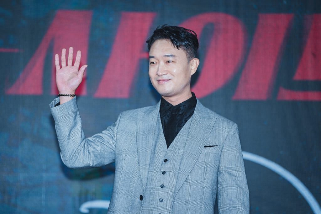 The Duality of the Cast of ‘Gangnam B-Side’ Comes Through at their Press Conference 4 Gangnam B Side 조우진3