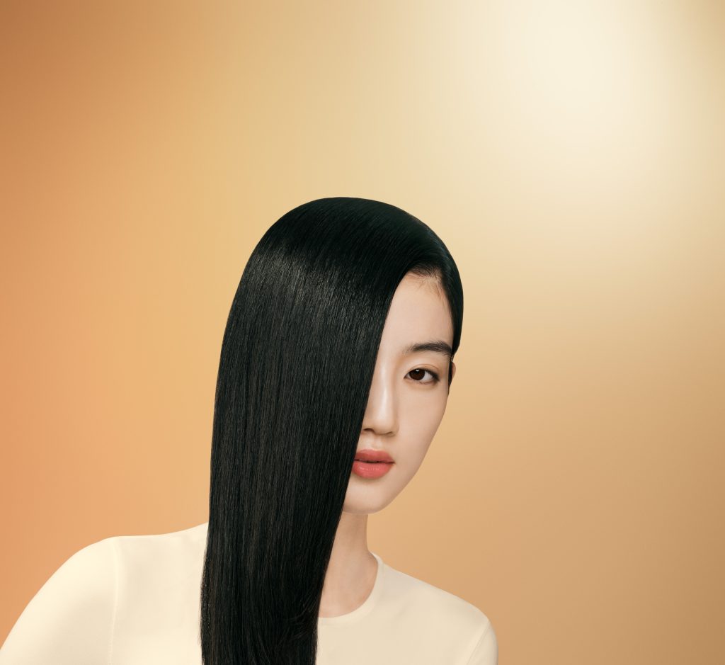 Beauty Meets Farming: Dyson Omega Nourishing Range Straightens Hair for Ultimate Shine 6 HF07 HAIR 035 RGB Talent Type1 LongStraight OverShoulder A0 TINT