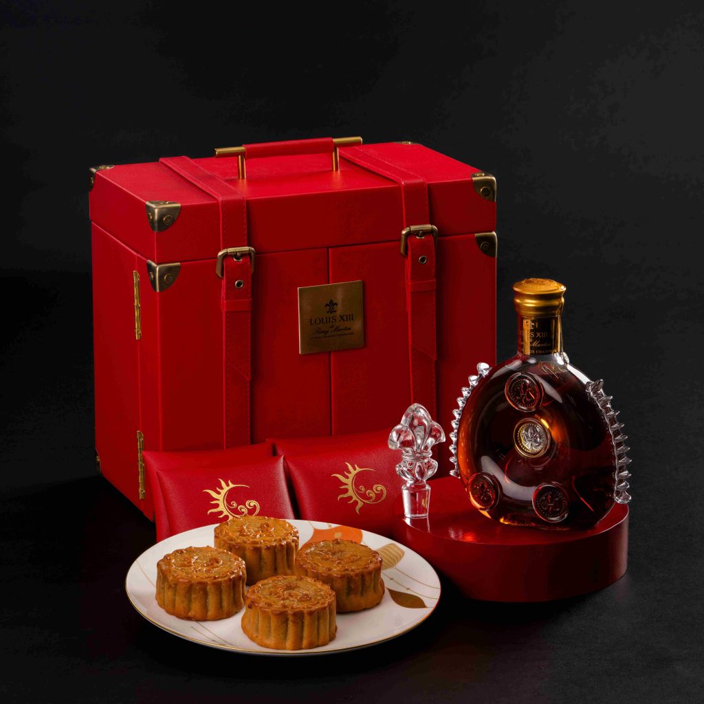 Celebrate Mid-Autumn Festival Early with Red Lantern’s Exclusive Mooncake Pre-Selling Offer 4 Photo 4 Solaire Resort Mooncakes with Louis XIII 1