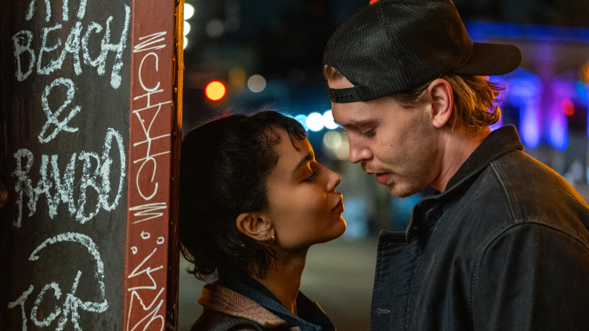 Zoë Kravitz Shines with Austin Butler in Electrifying Crime Thriller “Caught Stealing” — Now Showing in Cinemas