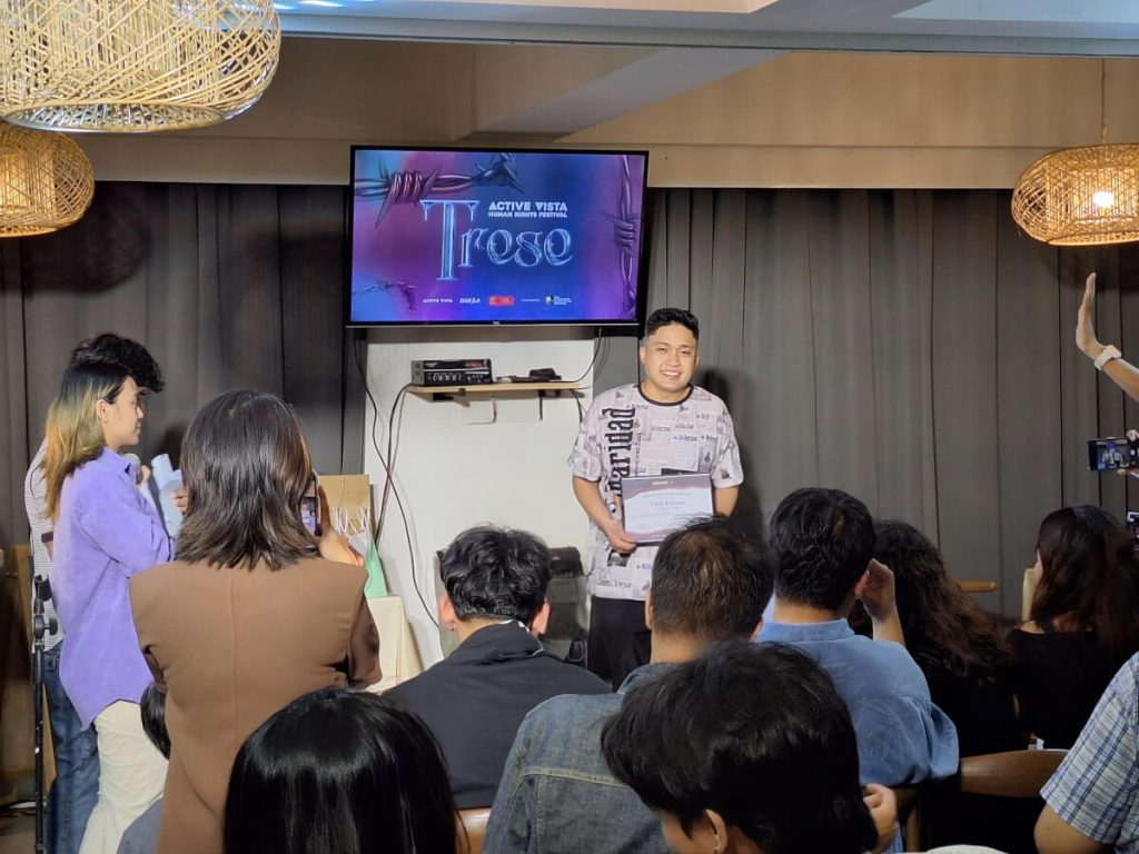 Bacolod Filmmaker VinJo Entuna Wins Best Director at Active Vista 2025 for Short Film "Sa Pwesto ni Pistong" 4 VinJo Entuna receives his Best Director award at Active Vista