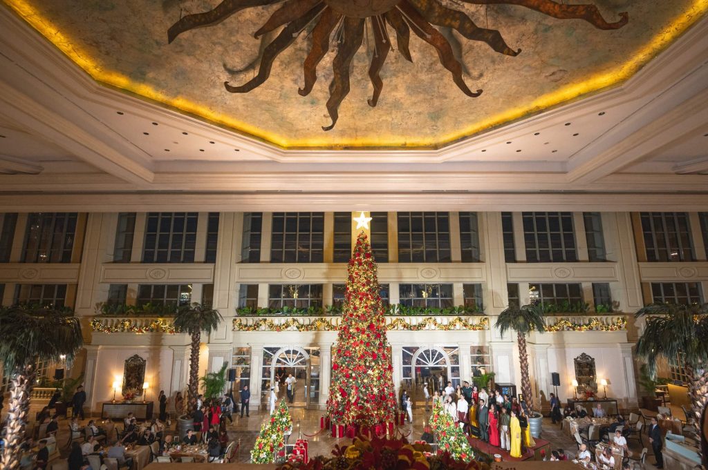 Caroling at The Lobby 2 Christmas Tree Lighting The Lobby of The Peninsula Manila 1