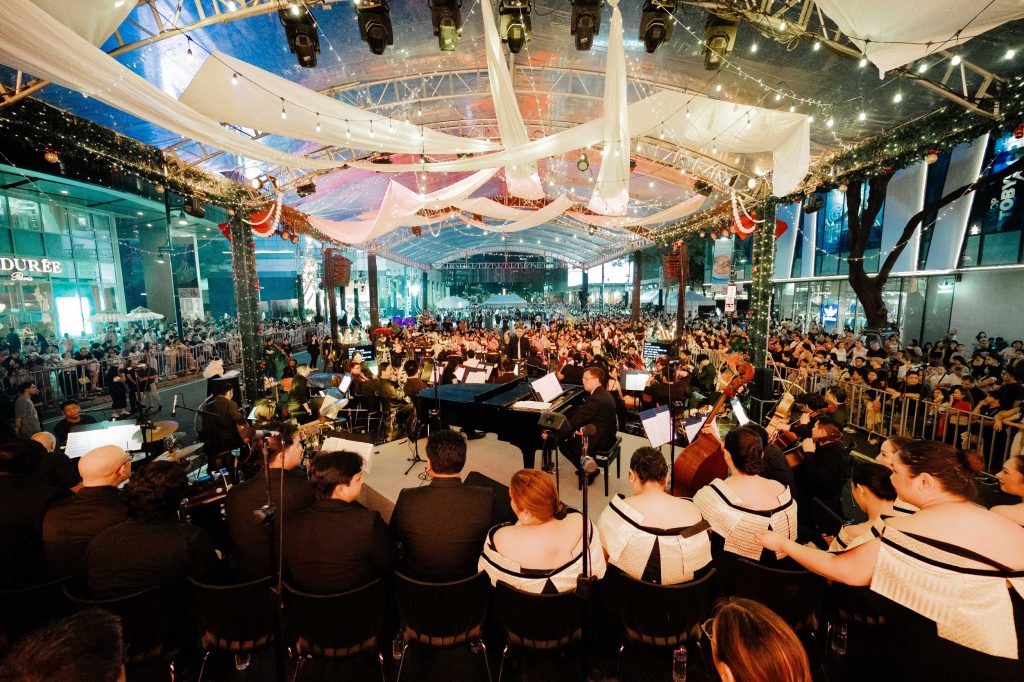 Crowds along 5th Avenue BGC gathered to unfold a heartfelt musical journey that reminded audiences of this seasons true meaning