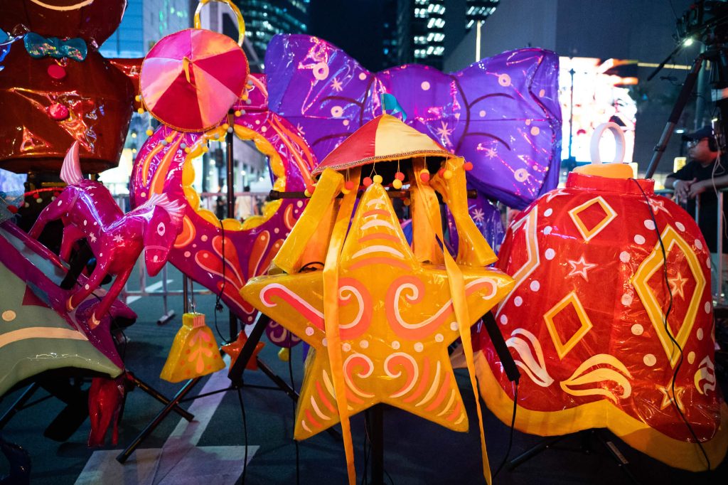 Christmas themed larger than life puppets by Puppet Theater Manila emerged to the crowd along 5th Avenue 1