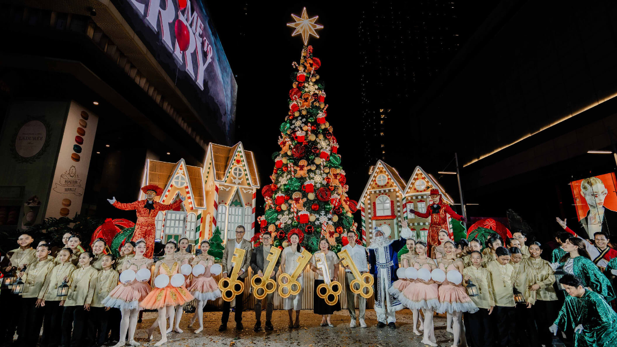 Featured image for BGC sprinkles the season with magic and unwraps the holidays with a Grand Christmas Show at Bonifacio High Street