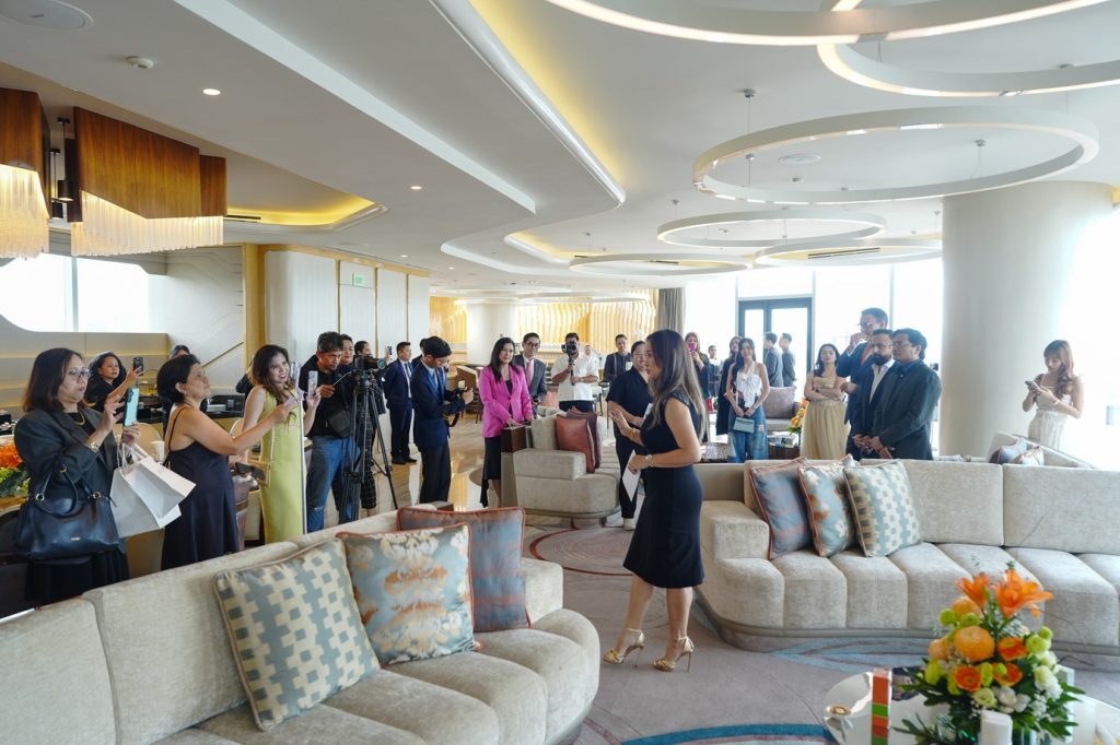 An Exclusive Holiday Showcase Featuring the Hermès Hôtelier Collection 1 Photo 2