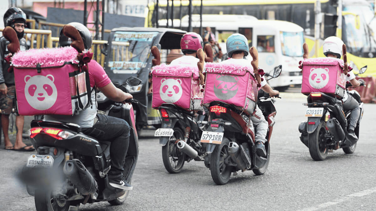 Featured image for Foodpanda’s Festive Ka-Panda Riders are Spreading Holiday Cheer with Special Christmas Gear 