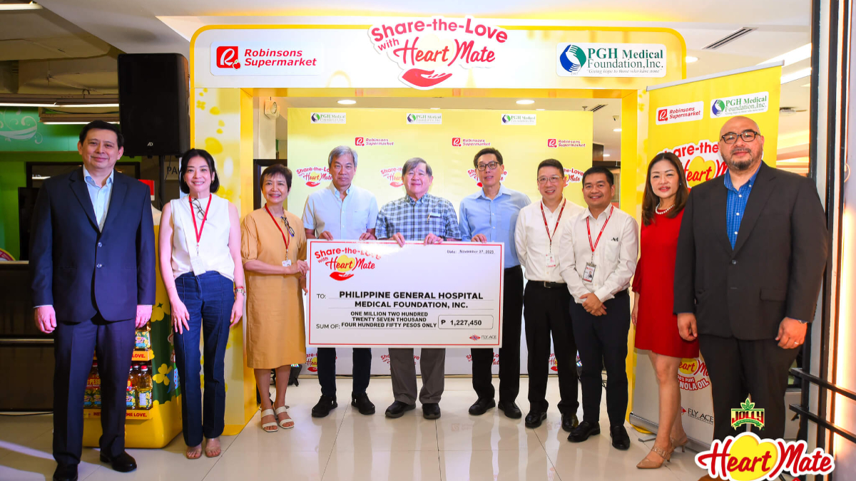 Featured image for Sharing the Love: ₱1.2M Donated to PGH Medical Foundation as Jolly Heart Mate Canola Oil Extends Community Support