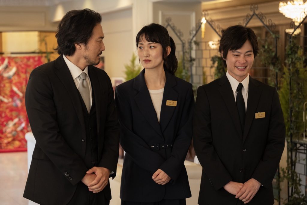 MOVIE REVIEW: Rental Family 8 Takehiro Hira Mari Yamamoto and Bun Kimura in RENTAL FAMILY. Photo by James Lisle Searchlight Pictures. %C2%A9 2025 Searchlight Pictures. All Rights Reserved