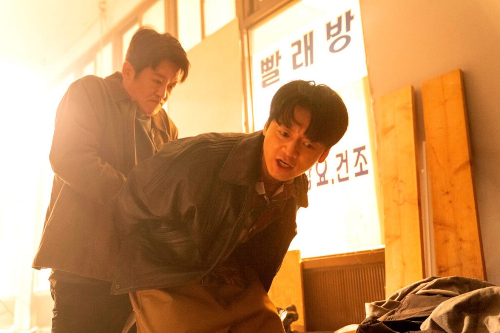 Squid Game Star Heo Sung-tae Leads in Korean Action-Comedy "The Informant," Exclusively at Ayala Malls Cinemas February 4 3 Heo Sung Tae and Jo Bok Rae in The Informant