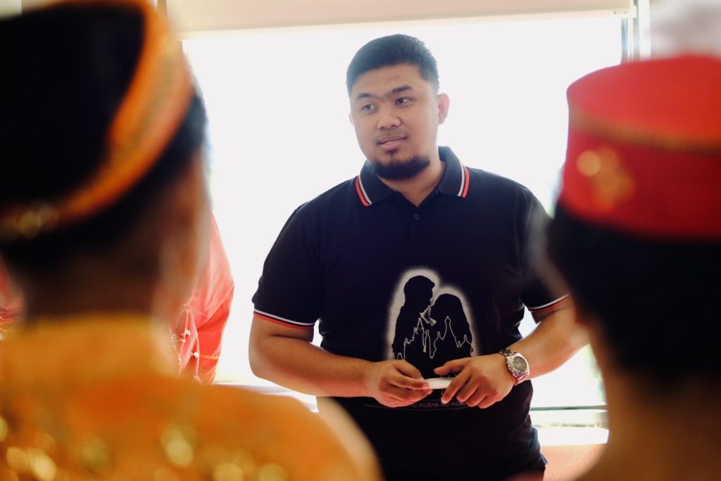 Komedya ng Don Galos director and writer Jess Macatuggal in action