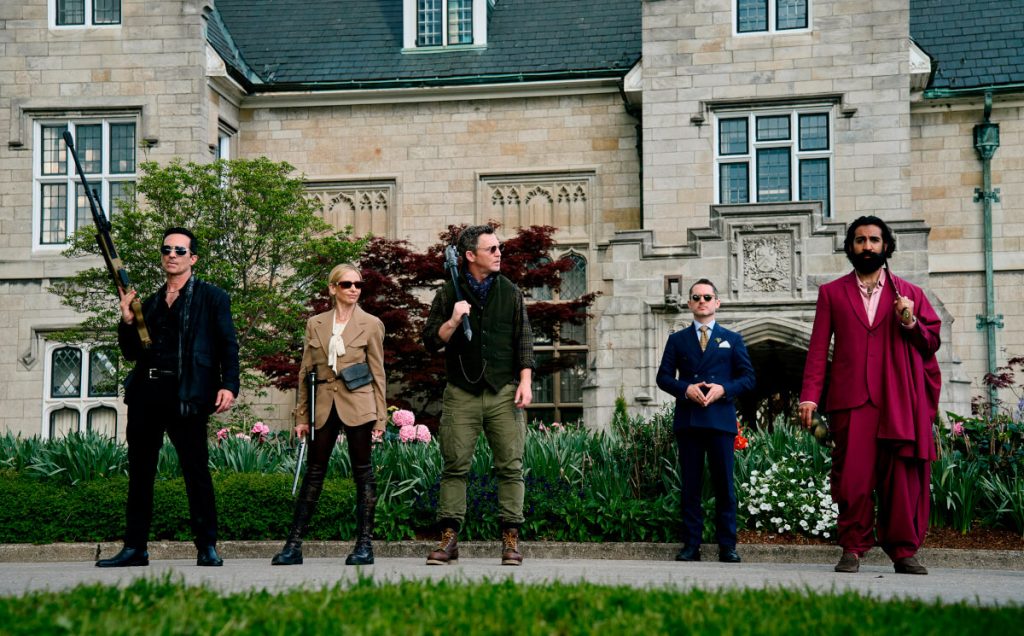 From L to R Nestor Carbonell Sarah Michelle Gellar Shawn Hatosy Elijah Wood and Nadeem Umar Khitab in READY OR NOT 2 HERE I COME