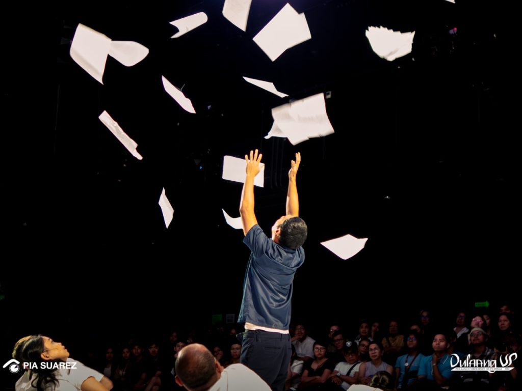 Dulaang UP Ang Kaliitan ng Kasalukuyan 8