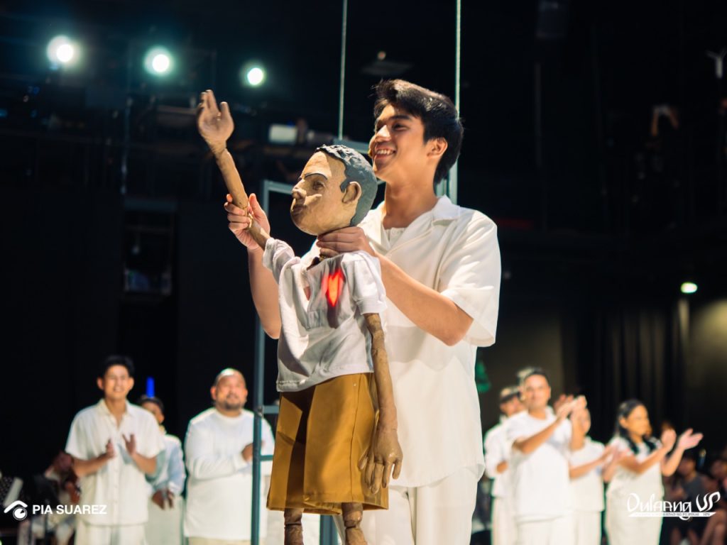 Dulaang UP Ang Kaliitan ng Kasalukuyan 11