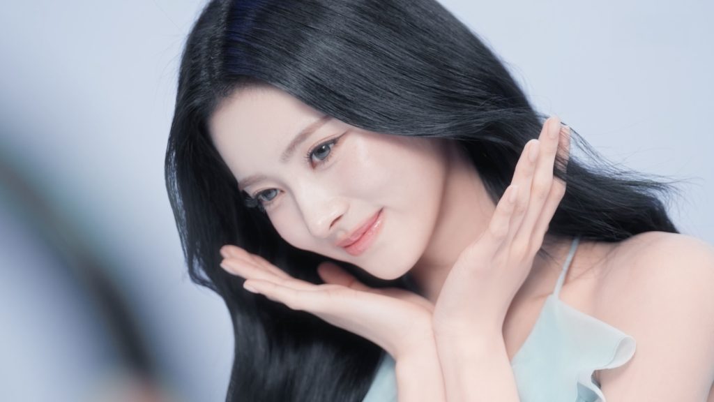 ANNA Tanaka the Japanese member of the Gen Z girl group MEOVV 3