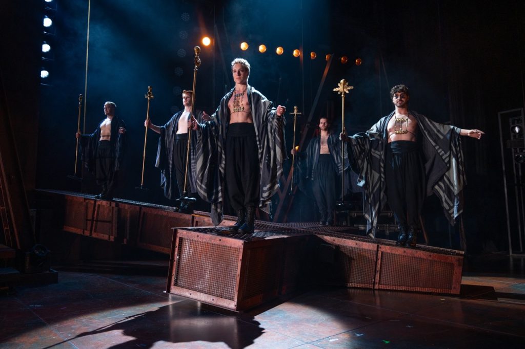 THEATER REVIEW: ‘Jesus Christ Superstar’: A Very Modern Superstar 5 Jesus Christ Superstar Manila Jesus Christ Superstar International Tour Company photo by Vitt Salvador Manila Production