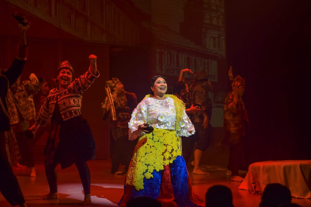 THEATER REVIEW: Eugene Domingo’s Second Skin: A Review of ‘Ang Babae sa Septic Tank 4: Oh Sh*t! It’s Live sa Cheter!’ 2 Eugene Domingo