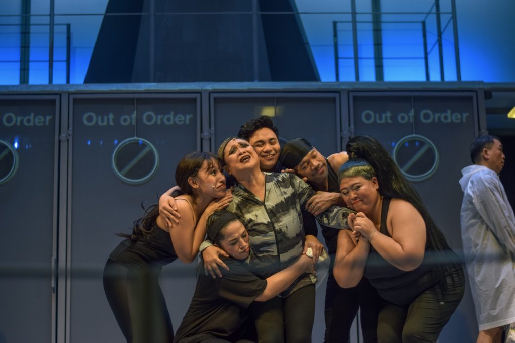 THEATER REVIEW: Eugene Domingo’s Second Skin: A Review of ‘Ang Babae sa Septic Tank 4: Oh Sh*t! It’s Live sa Cheter!’ 4 Ang Babae sa Septic Tank 4 Ensemble 4