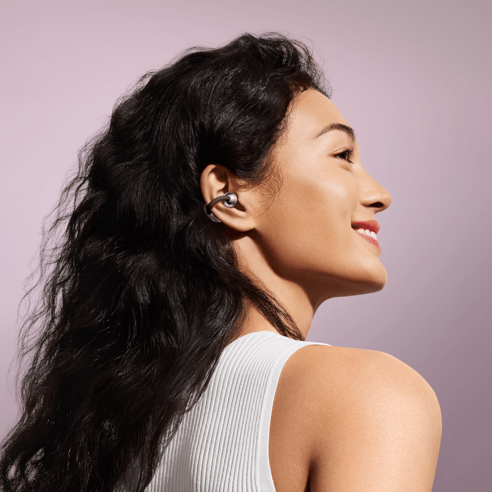 Bold, Beautiful, Berry Purple: Experience the ‘Never Feel, Never Fall’ HUAWEI FreeClip 2 in its Most Expressive Color Yet 5 HUAWEI FreeClip 2 Berry Purple Lifestyle Photo 01