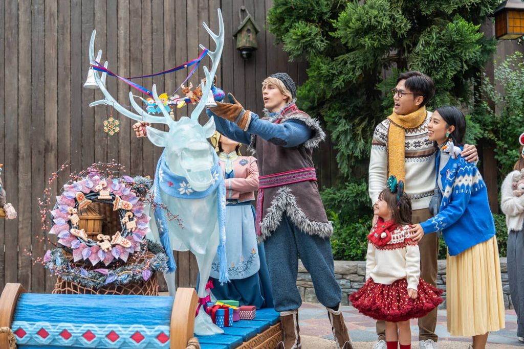 Share Holiday Magic with Family and Friends as the First Snowfall Arrives at “A Disney Christmas” in Hong Kong Disneyland 4 Kristoff s Sven tastic Surprise