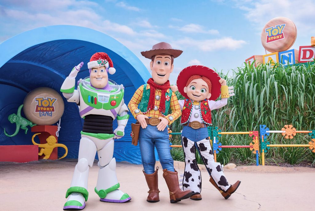 Share Holiday Magic with Family and Friends as the First Snowfall Arrives at “A Disney Christmas” in Hong Kong Disneyland 6 Woody Buzz and Jessie in Holiday Outfit