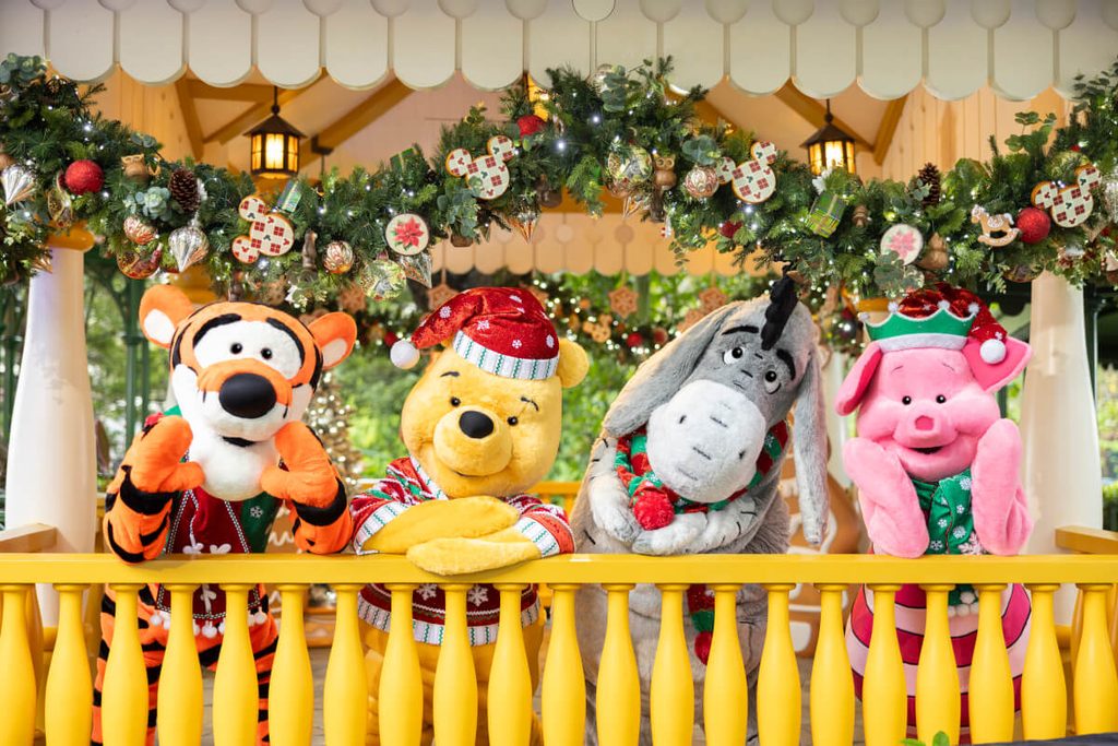 Share Holiday Magic with Family and Friends as the First Snowfall Arrives at “A Disney Christmas” in Hong Kong Disneyland 7 Winnie the Pooh and friends in Holiday Outfit