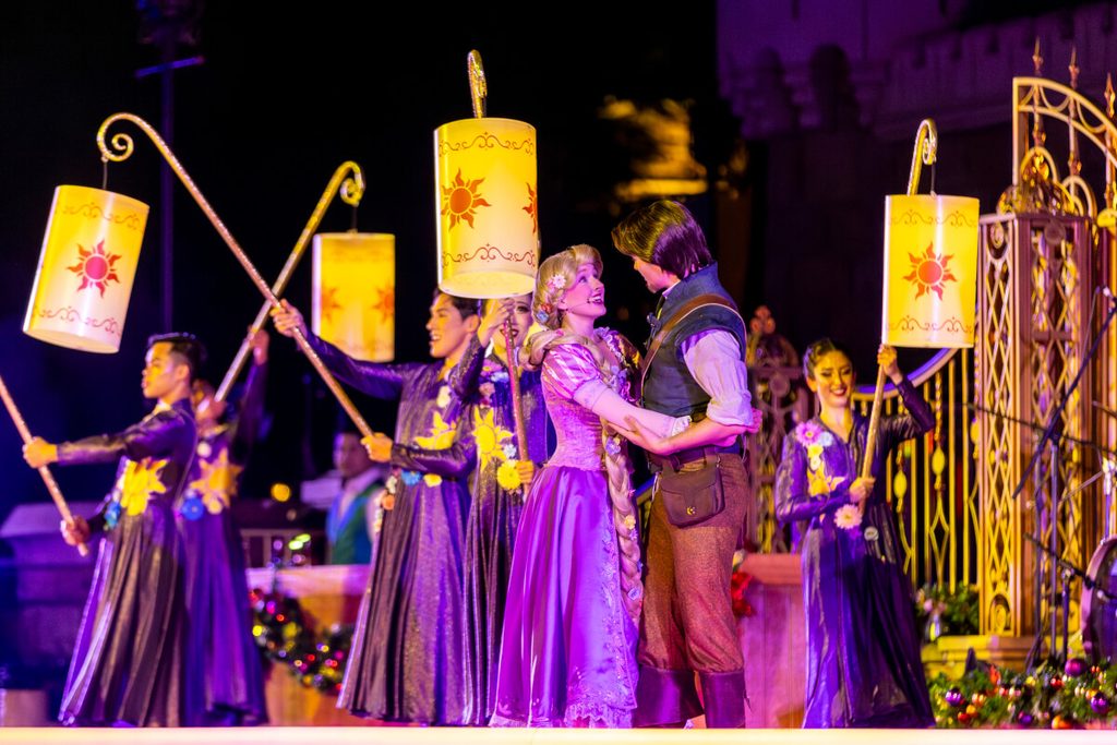 Share Holiday Magic with Family and Friends as the First Snowfall Arrives at “A Disney Christmas” in Hong Kong Disneyland 8 Disney Live In Concert