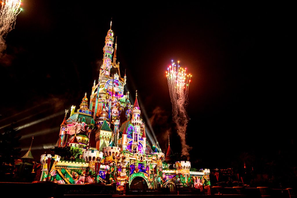 Share Holiday Magic with Family and Friends as the First Snowfall Arrives at “A Disney Christmas” in Hong Kong Disneyland 10 New Years Eve Countdown