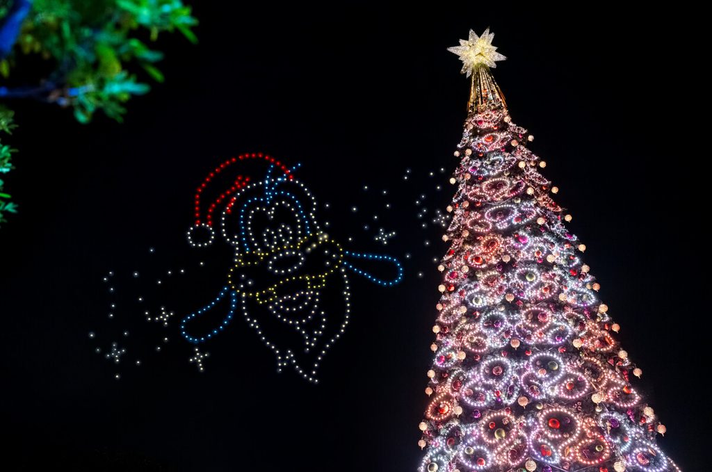 Share Holiday Magic with Family and Friends as the First Snowfall Arrives at “A Disney Christmas” in Hong Kong Disneyland 9 A Holiday Wish Come True Tree Lighting Ceremony