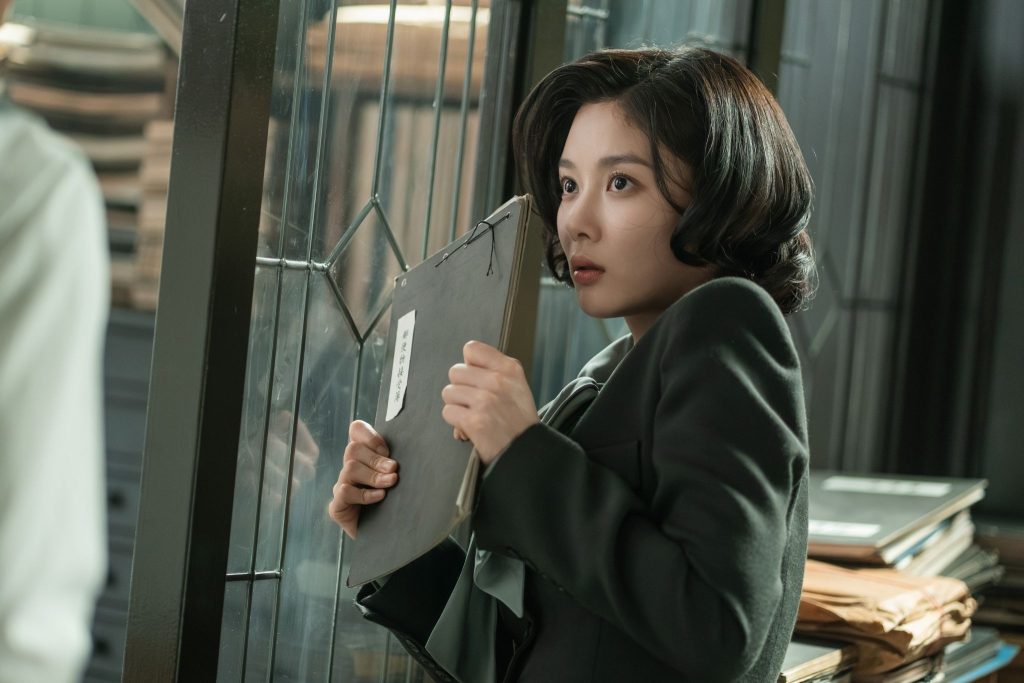 Tricks, Treats & Netflix: 16 Titles to Binge This October 15 100 Days Of Deception