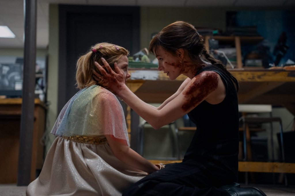 Movie Review: A Straightforward Horror Film, "Other Mommy" Shines Through the Performances of Jessica Chastain and Arabella Olivia Clark 1 Other Mommy 2599 D020 00216RC 1